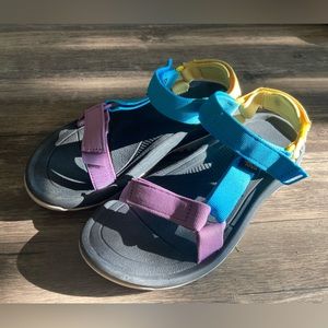 Teva Hurricane xlt2 multicolor - women size 6